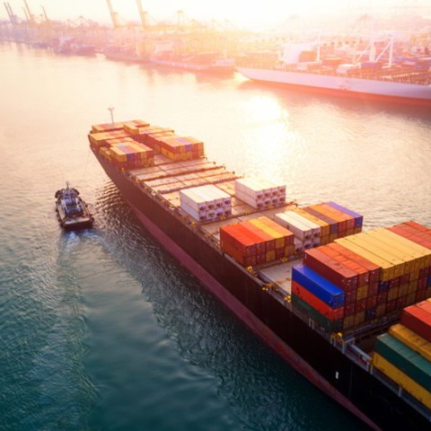 Buque portacontenedores para transporte marítimo internacional